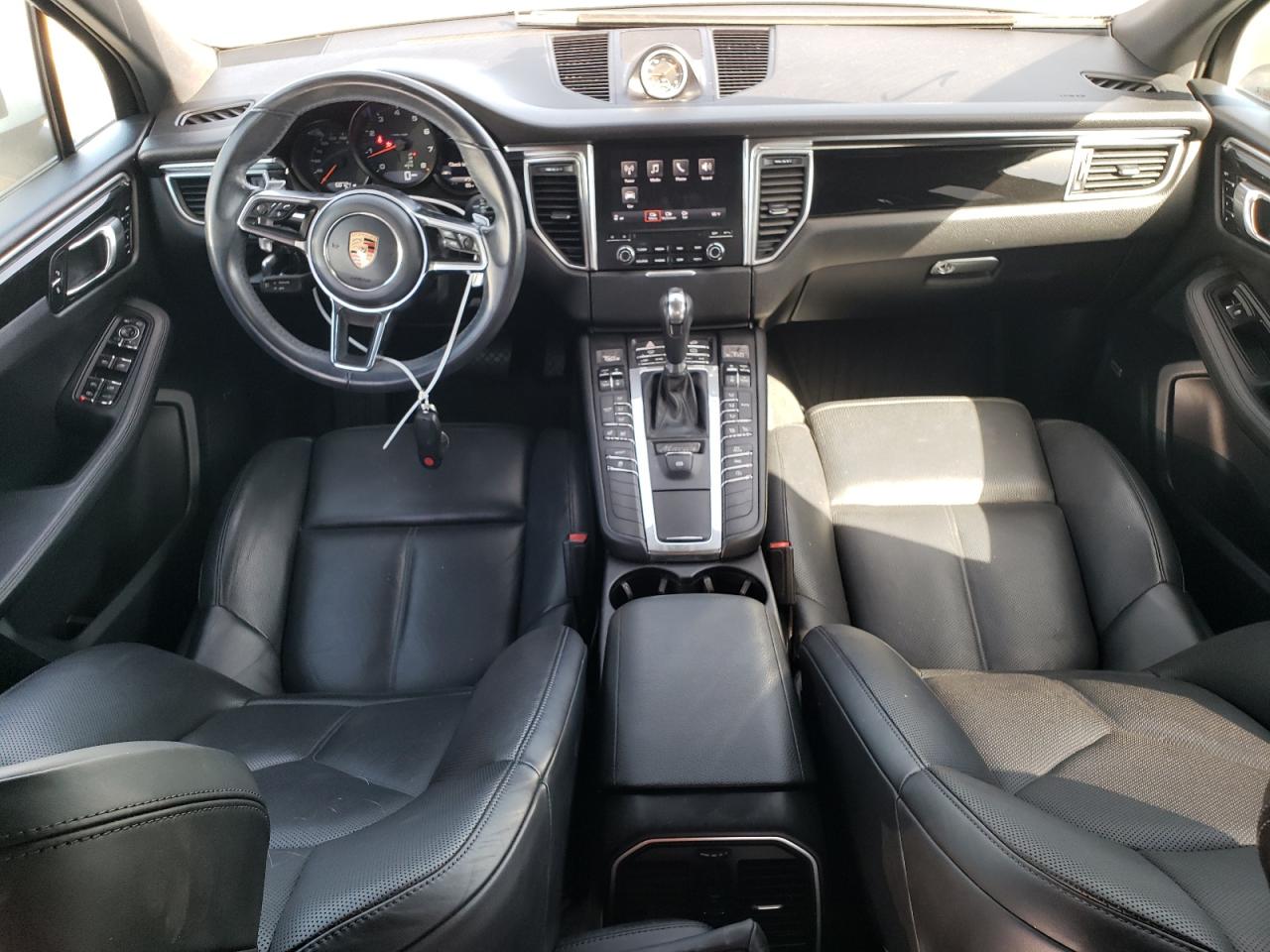 WP1AA2A55JLB05039 2018 Porsche Macan