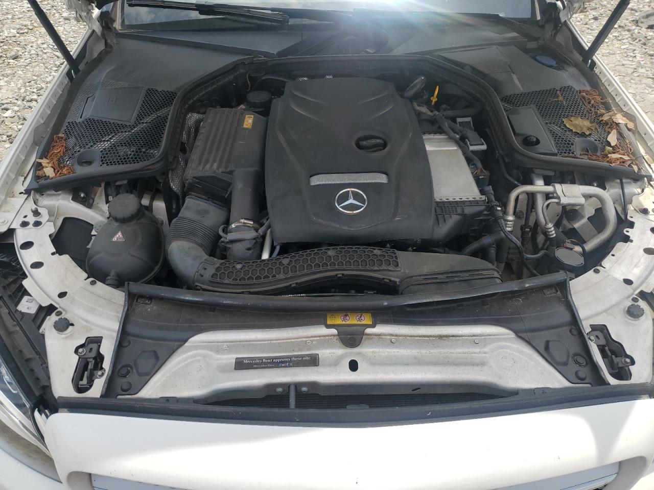 WDDWJ4JB2HF403412 2017 Mercedes-Benz C 300