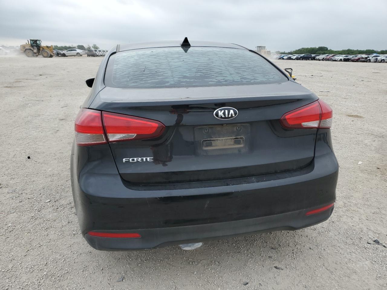 3KPFL4A73JE229317 2018 Kia Forte Lx