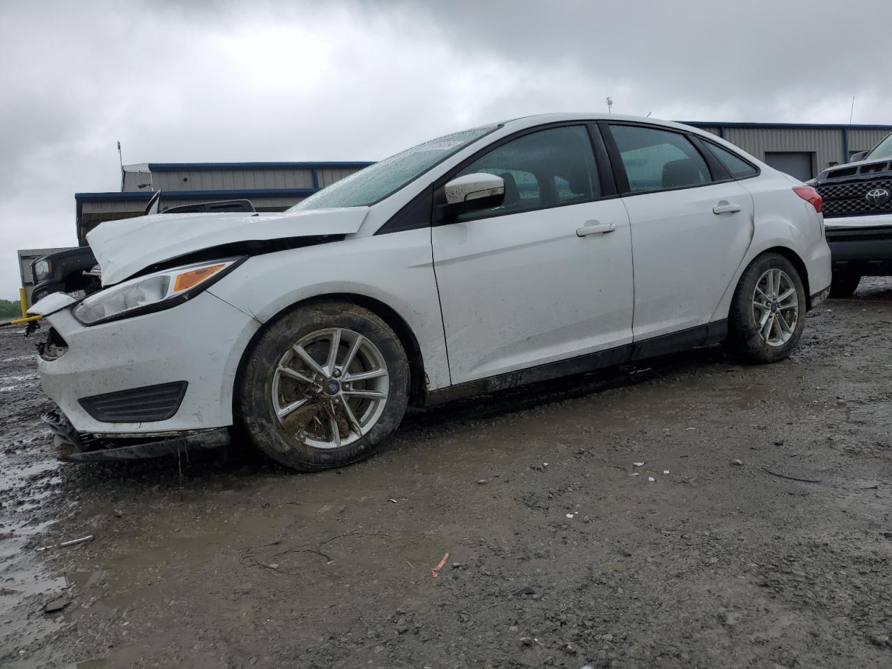 2016 Ford Focus Se vin: 1FADP3F29GL211882