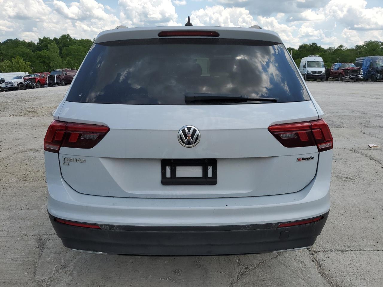 3VV2B7AX8KM068863 2019 Volkswagen Tiguan Se