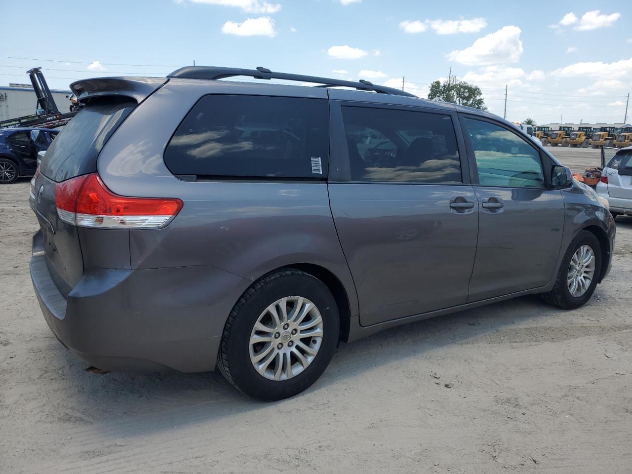 5TDYK3DC4ES461774 2014 Toyota Sienna Xle