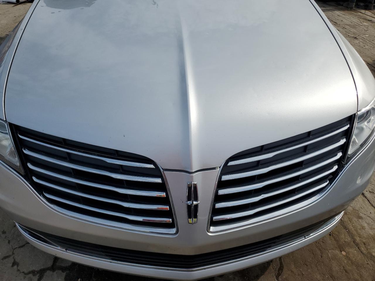 2LMHJ5AT9KBL01910 2019 Lincoln Mkt