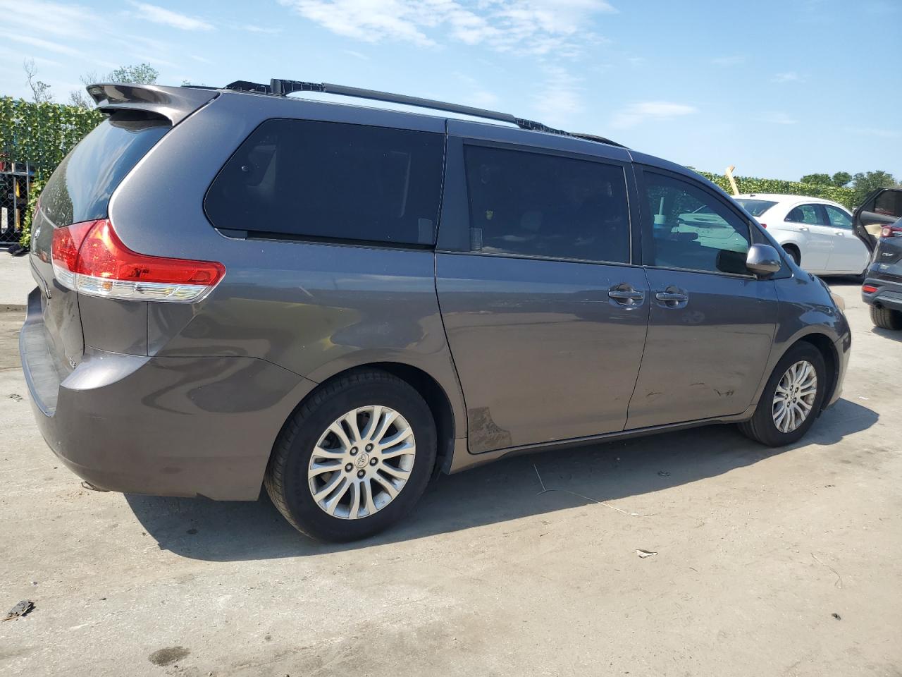 5TDYK3DC6BS072582 2011 Toyota Sienna Xle