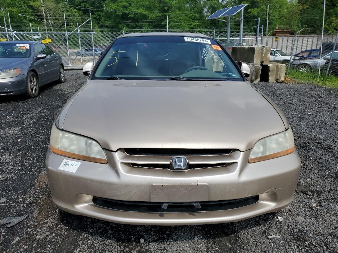 1HGCG6688YA158022 2000 Honda Accord Ex