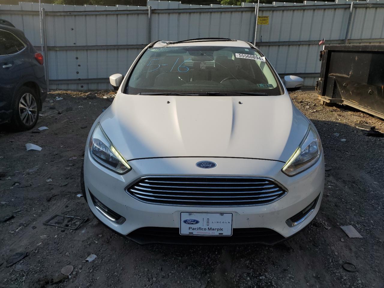 1FADP3J21JL323560 2018 Ford Focus Titanium