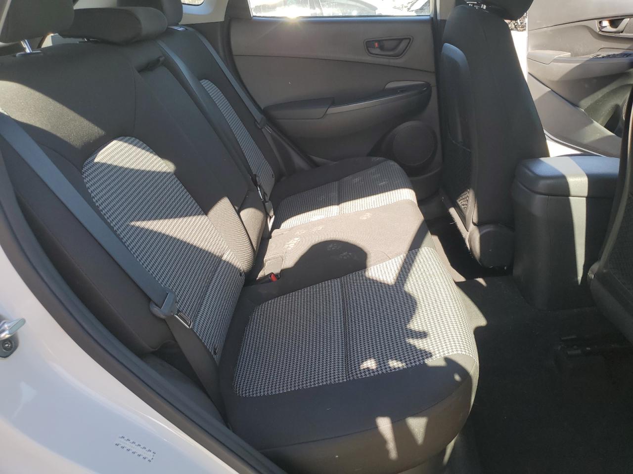 KM8K12AA2JU109512 2018 Hyundai Kona Se