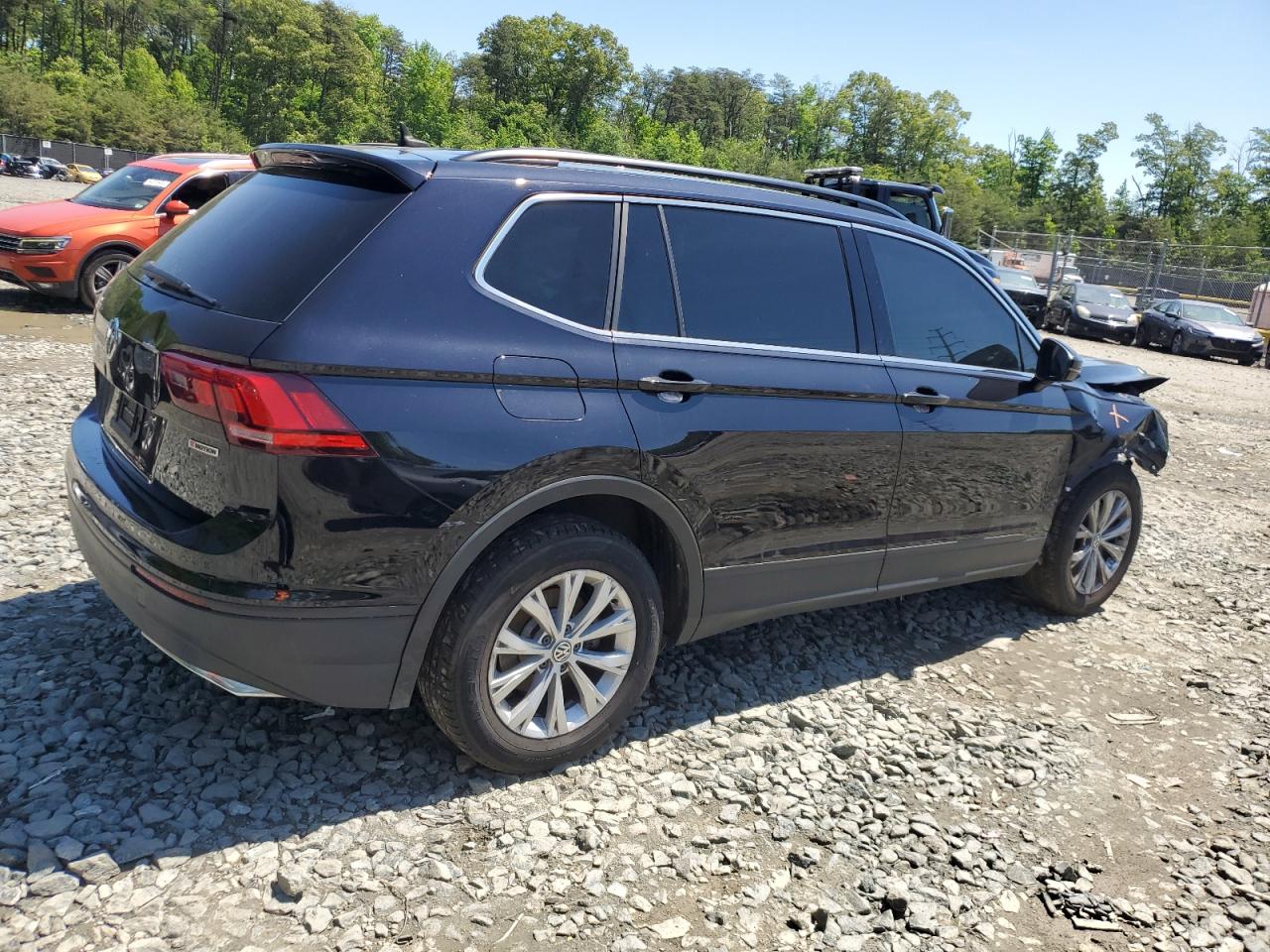 3VV2B7AX0KM035727 2019 Volkswagen Tiguan Se