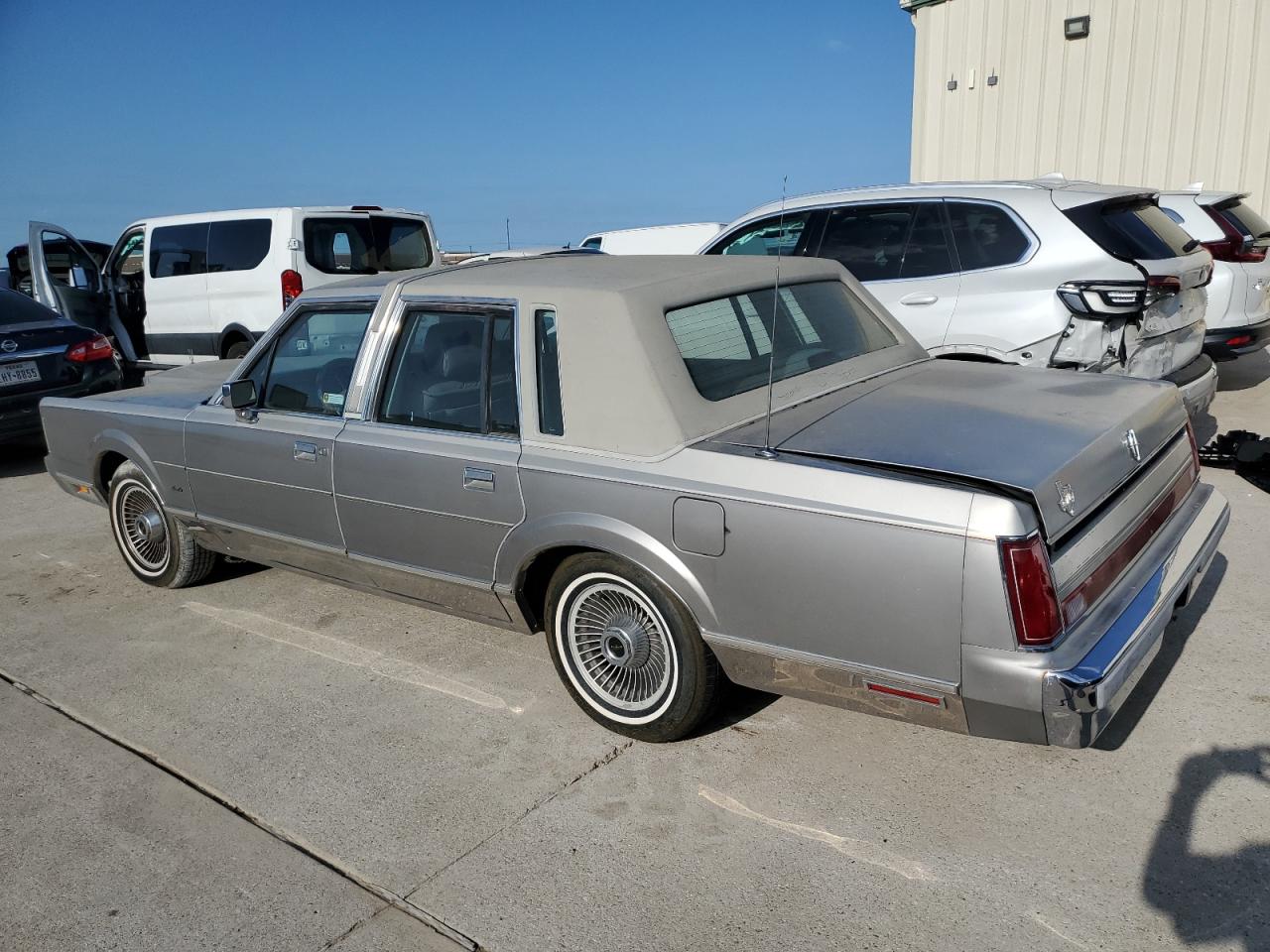 1LNBM83F3JY632601 1988 Lincoln Town Car Cartier