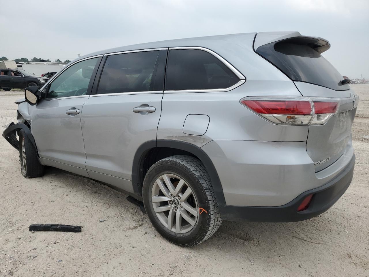 5TDZKRFH4GS165575 2016 Toyota Highlander Le