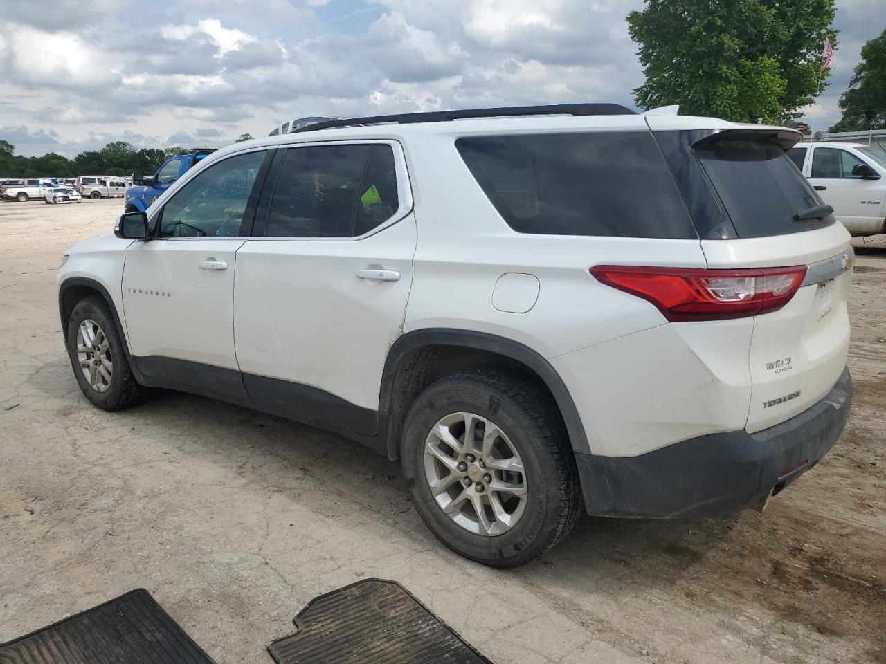 1GNERGKW2KJ304070 2019 Chevrolet Traverse Lt