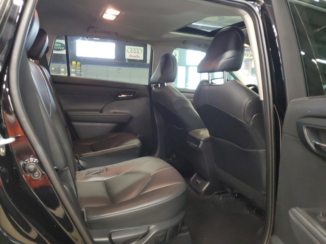 5TDHZRBH8MS082188 2021 Toyota Highlander Xle