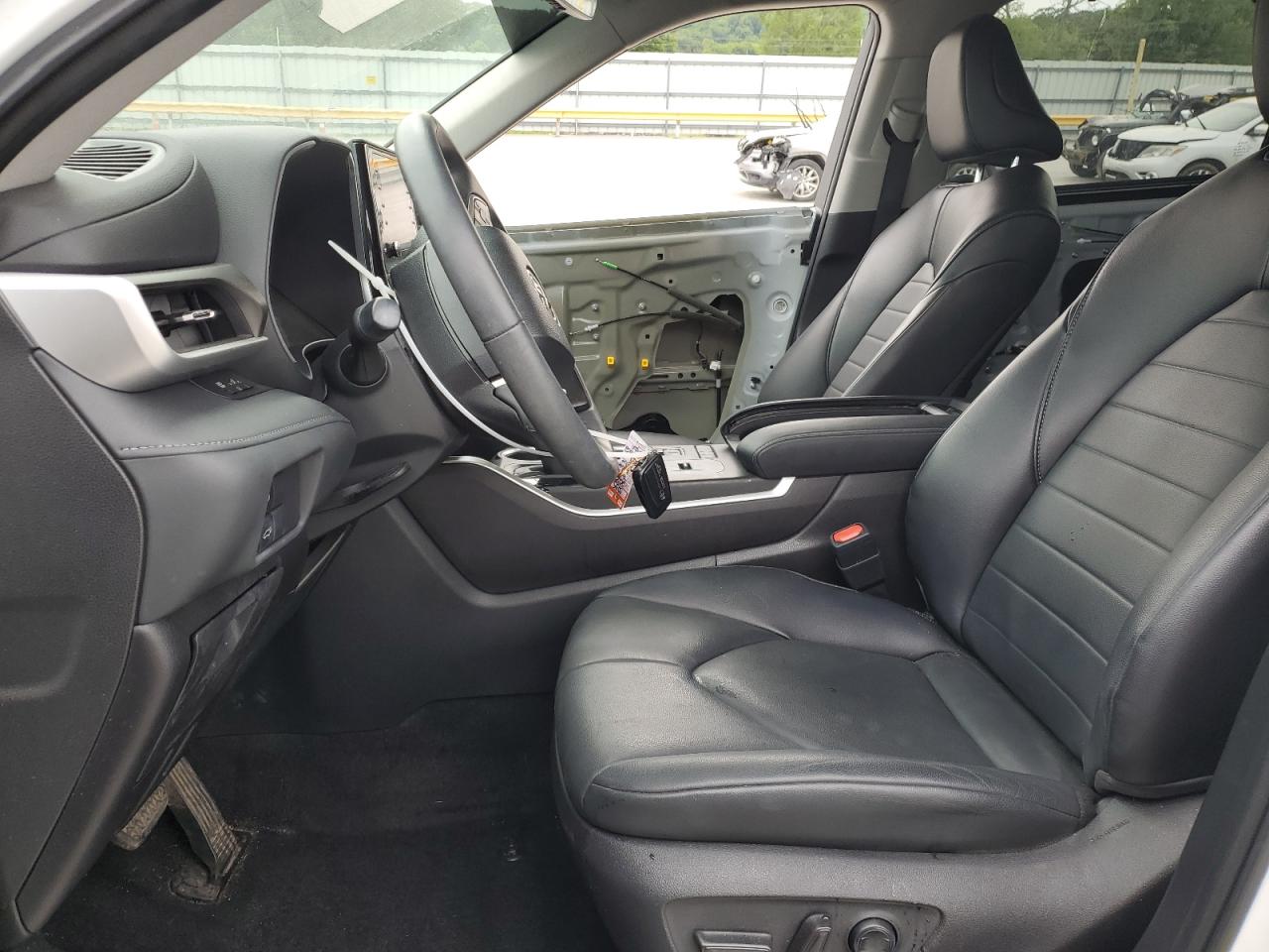 5TDGZRAH4NS129232 2022 Toyota Highlander Xle