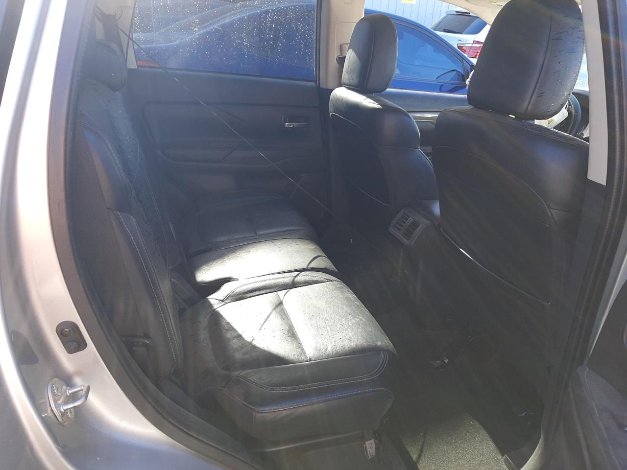 JA4AD3A3XLZ040387 2020 Mitsubishi Outlander Se