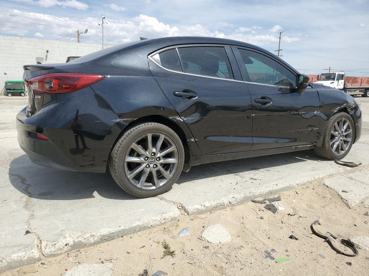 3MZBN1W32JM258145 2018 Mazda 3 Grand Touring