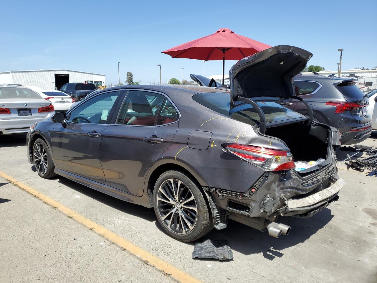 2018 Toyota Camry Hybrid vin: 4T1B21HK2JU509396