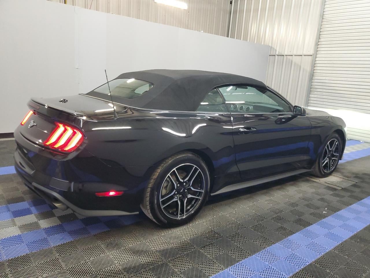 2022 Ford Mustang vin: 1FATP8UH4N5121492