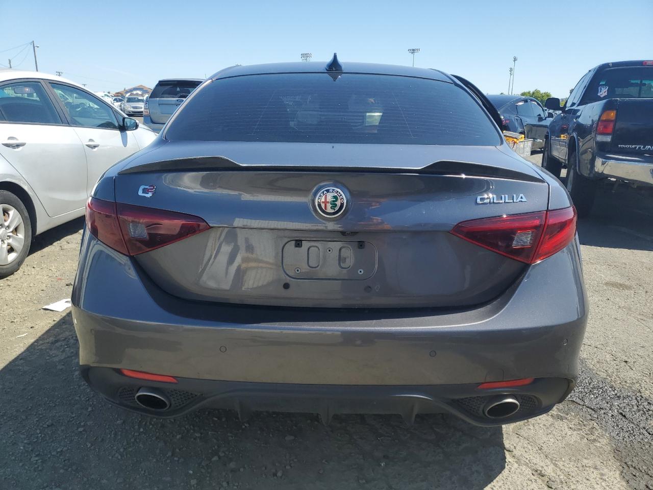 ZARFAECN2J7565649 2018 Alfa Romeo Giulia Ti