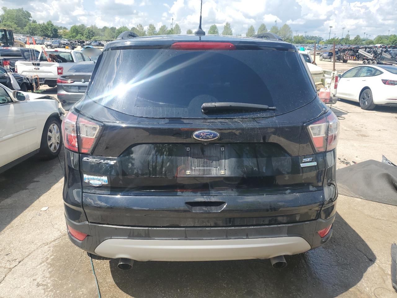 1FMCU0GD2JUB70277 2018 Ford Escape Se