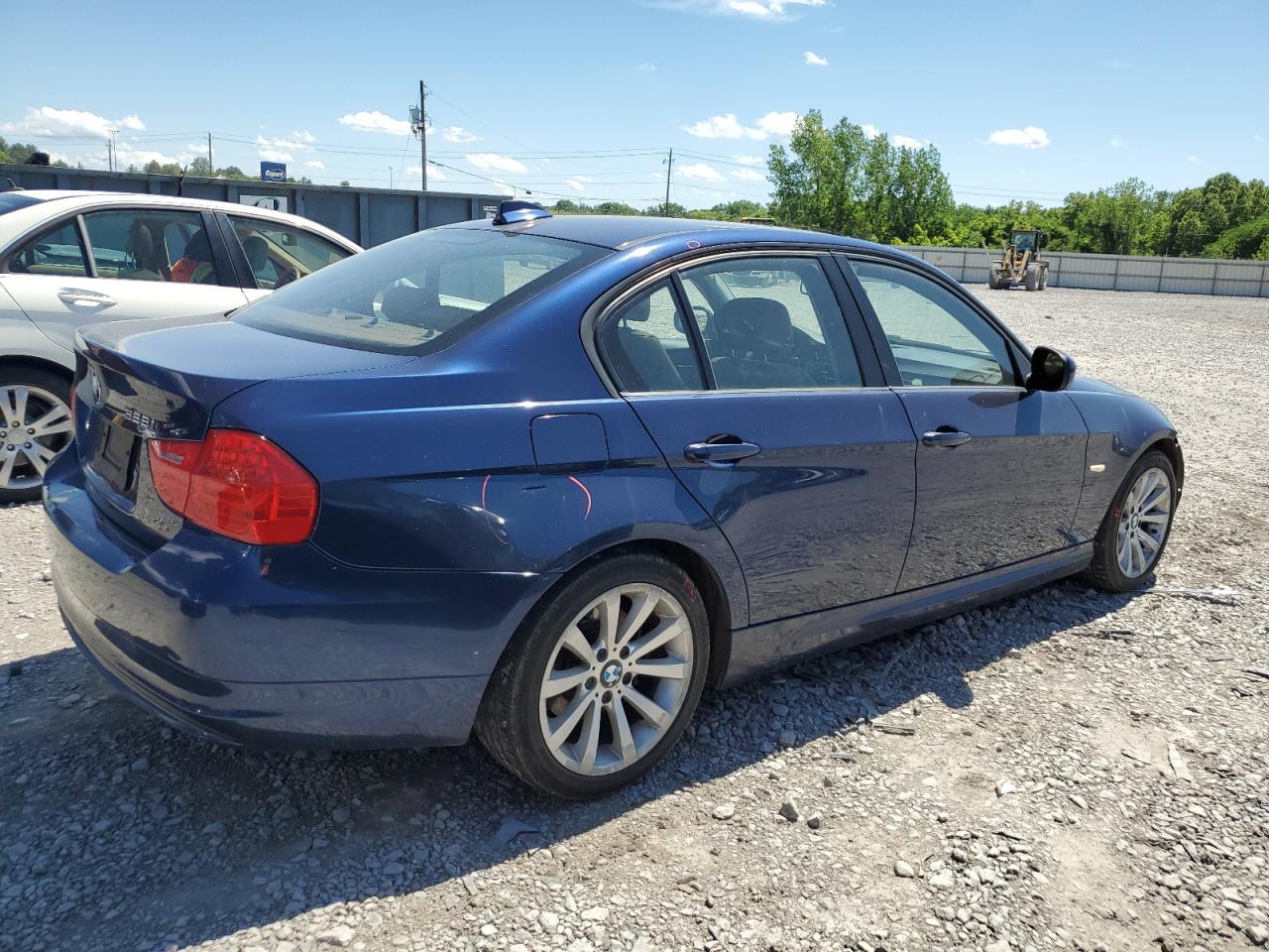 WBAPH7C58BE131445 2011 BMW 328 I