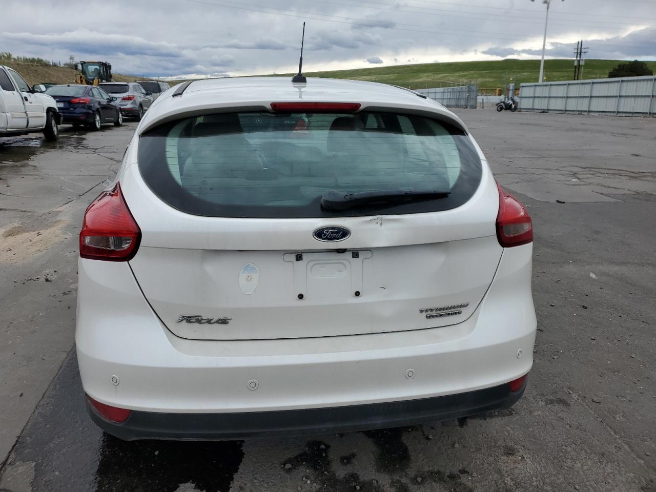 1FADP3N25GL302665 2016 Ford Focus Titanium