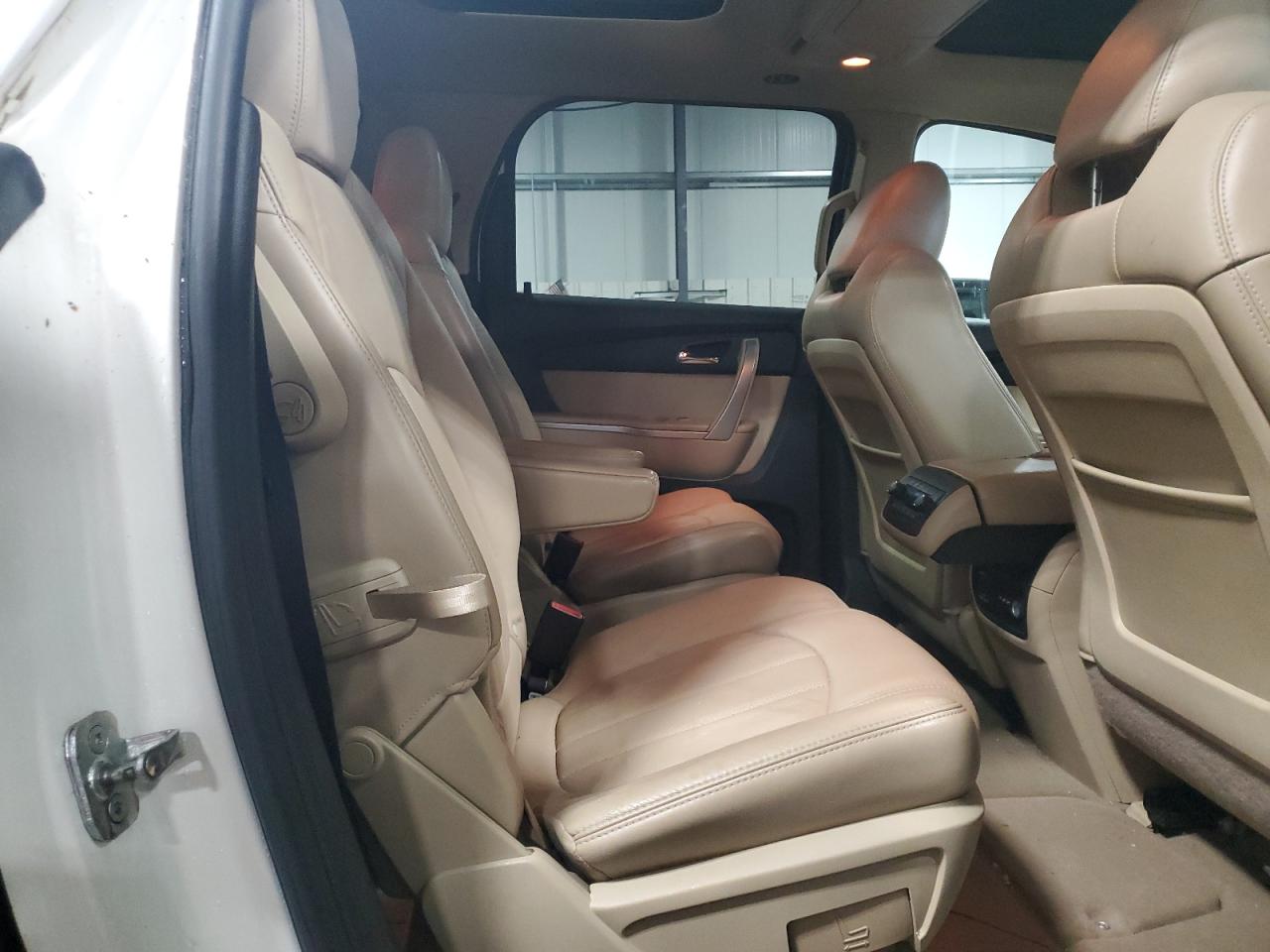 1GKKVSEDXBJ155562 2011 GMC Acadia Slt-2