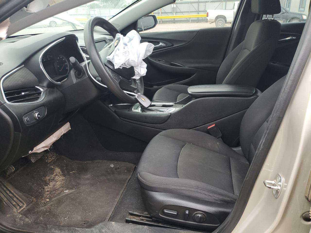 1G1ZE5STXGF272472 2016 Chevrolet Malibu Lt