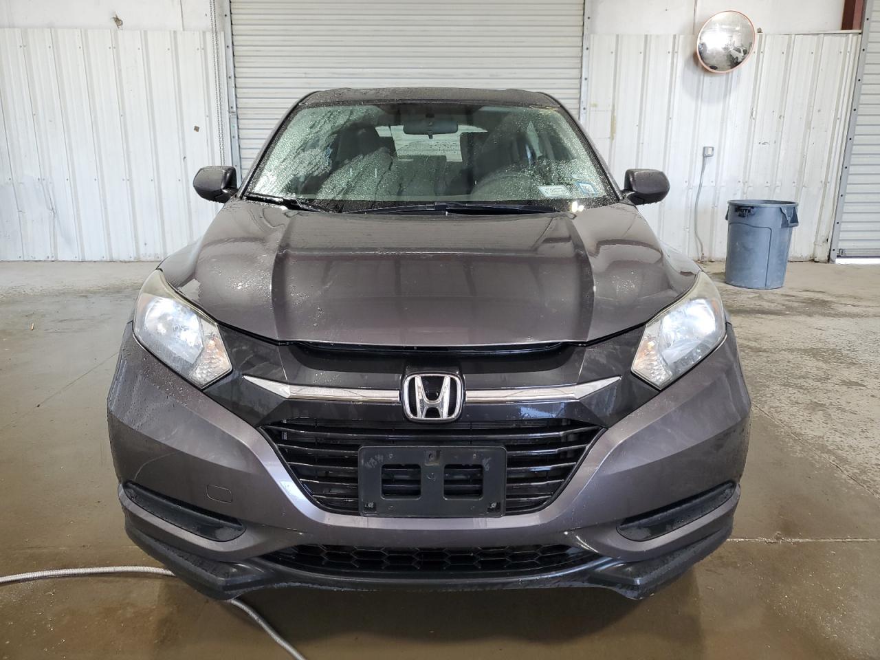 3CZRU6H35HM702668 2017 Honda Hr-V Lx