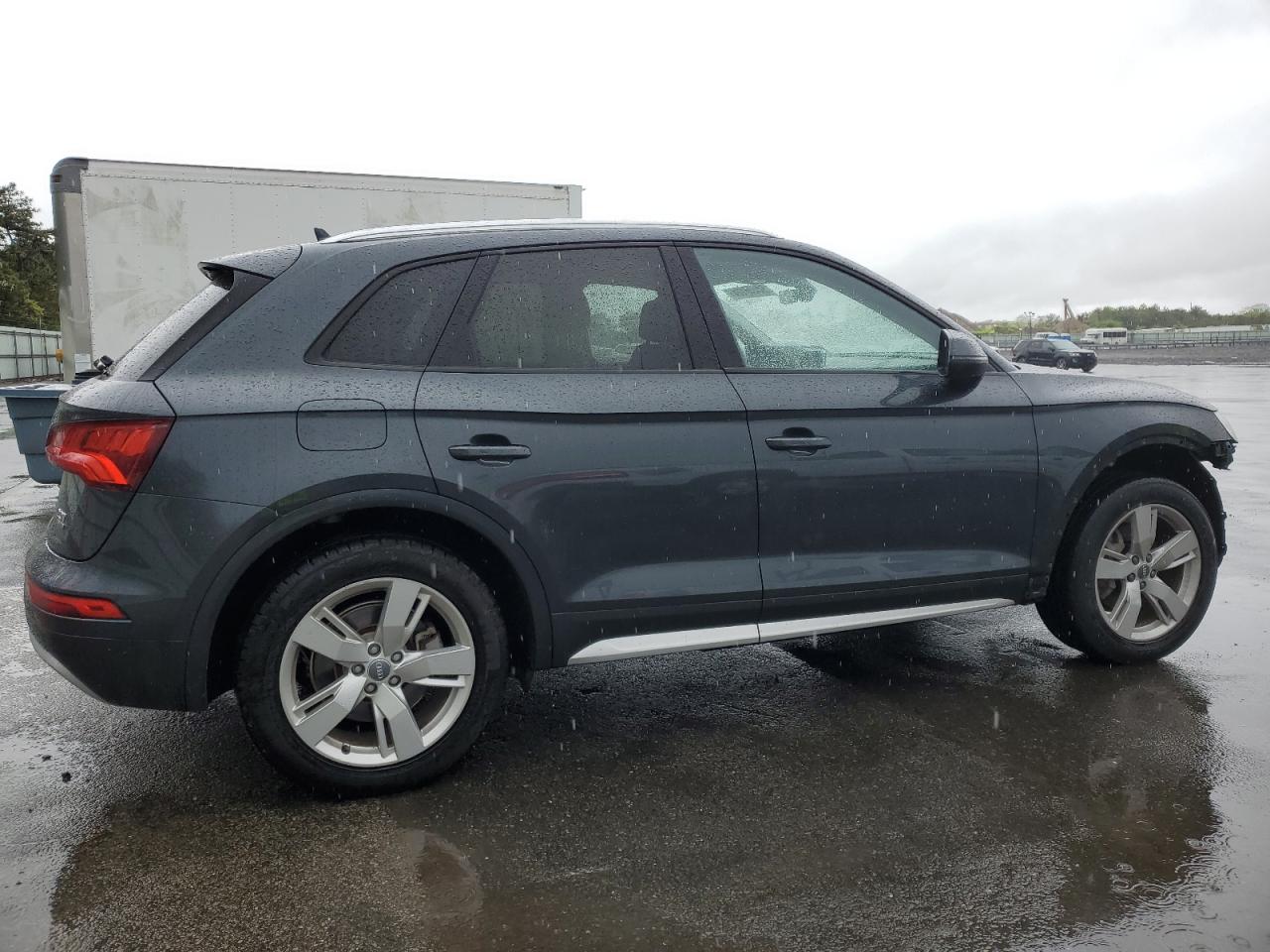 WA1ANAFY5J2032368 2018 Audi Q5 Premium