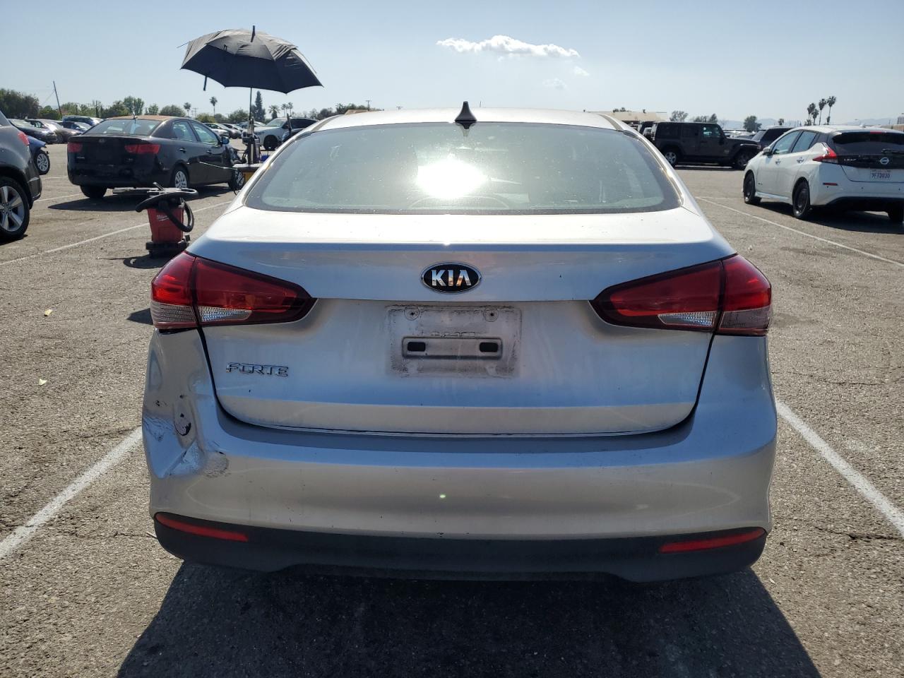 3KPFK4A77HE118704 2017 Kia Forte Lx