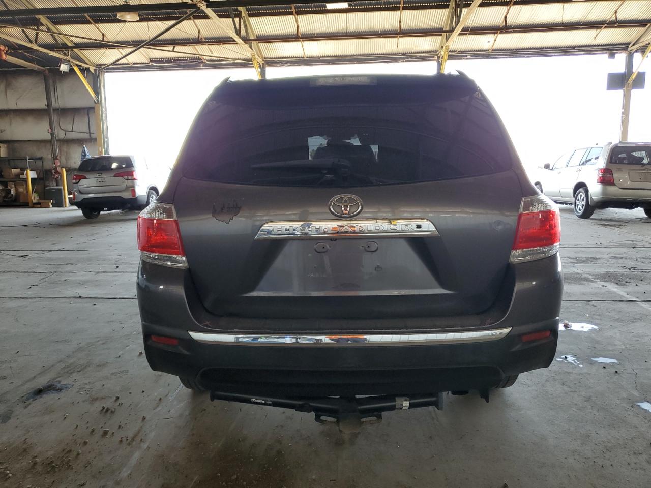 5TDZA3EHXCS031018 2012 Toyota Highlander Base