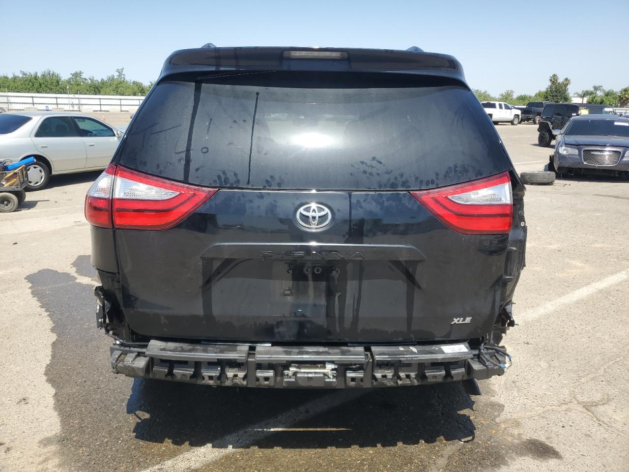 5TDYZ3DC2HS846895 2017 Toyota Sienna Xle