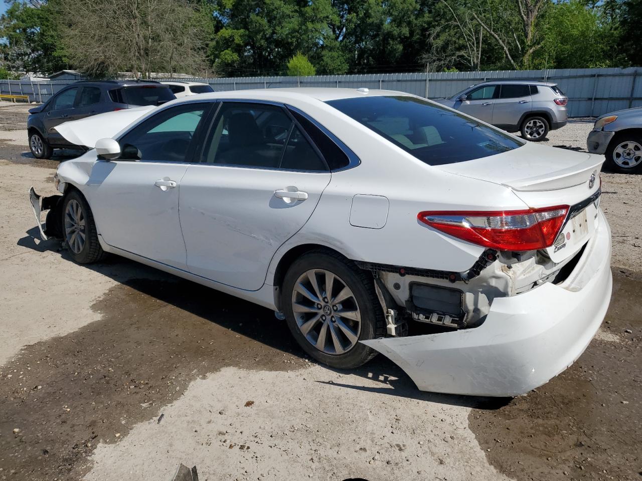 4T4BF1FKXGR555872 2016 Toyota Camry Le