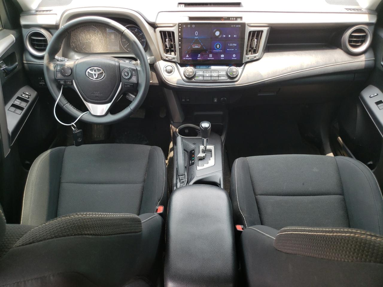 2T3WFREV3HW382646 2017 Toyota Rav4 Xle