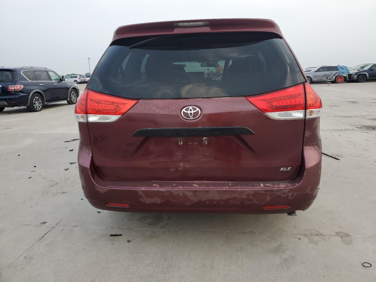 5TDKA3DC8CS009834 2012 Toyota Sienna Base