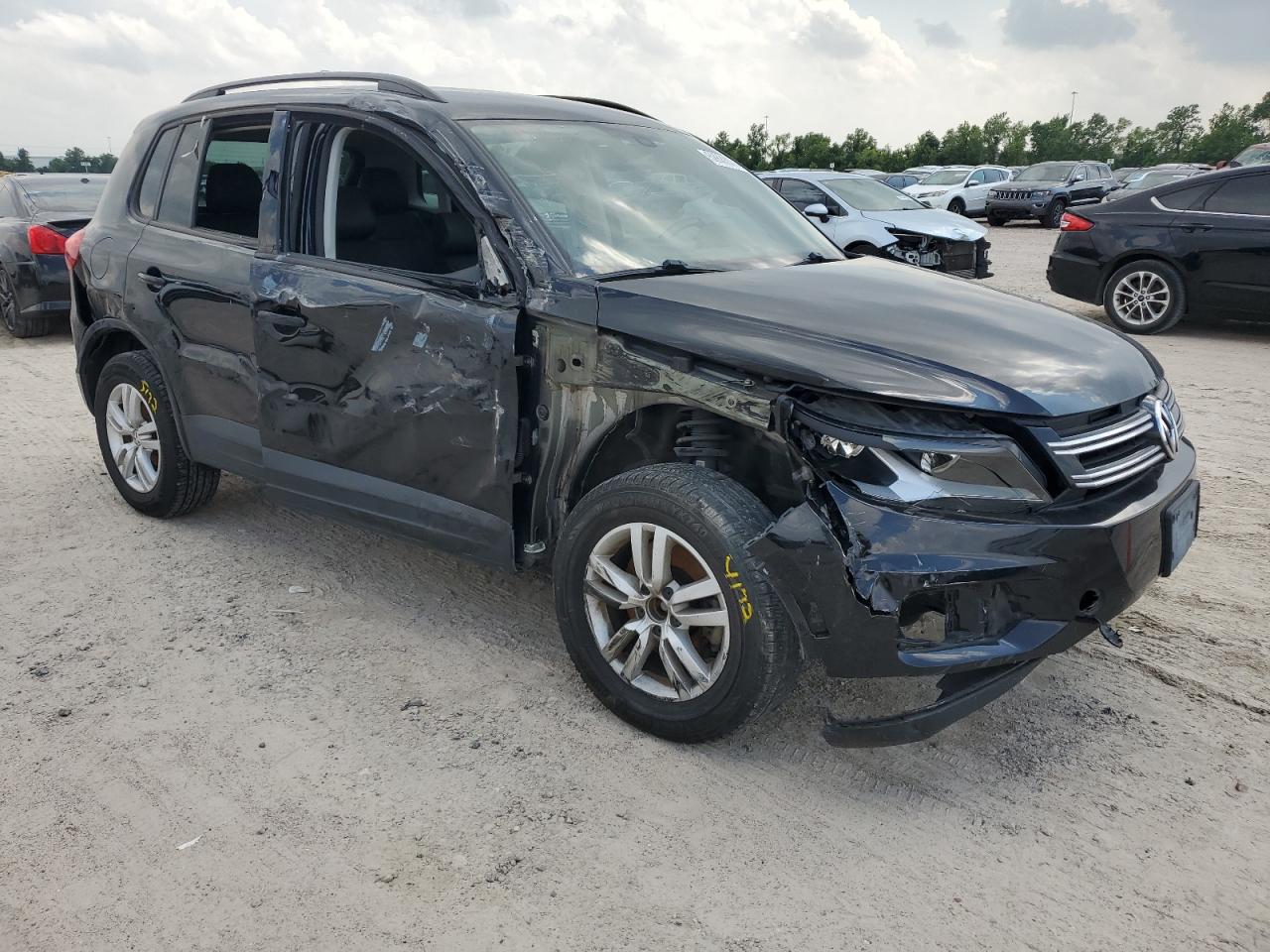 WVGAV7AX3HK033421 2017 Volkswagen Tiguan S