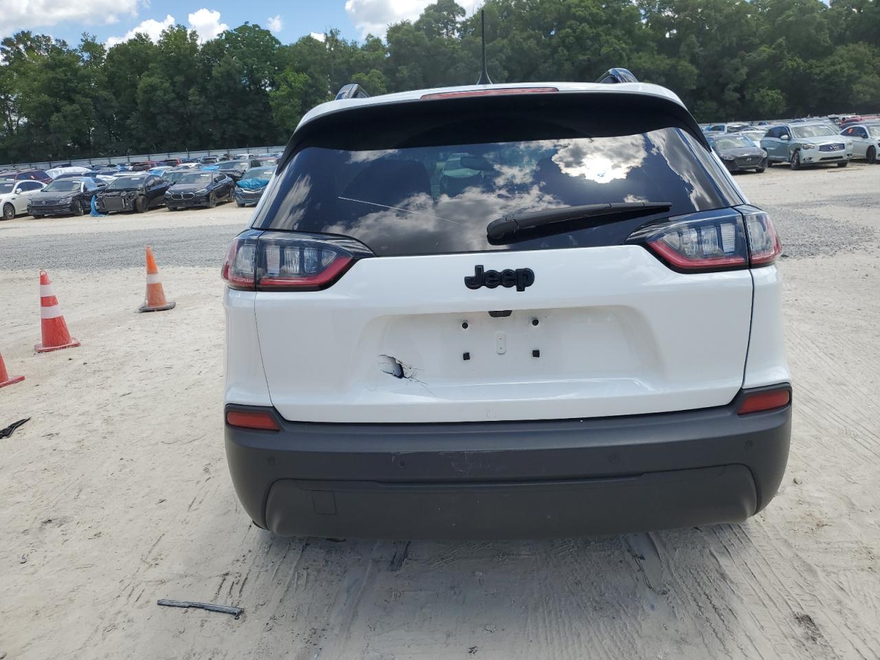 1C4PJLLB7KD369976 2019 Jeep Cherokee Latitude Plus