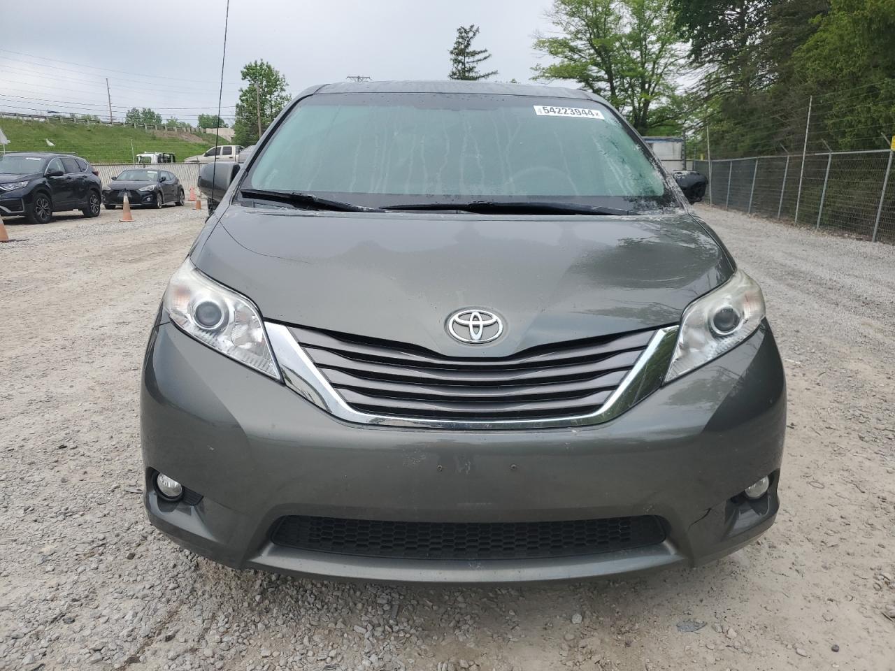 5TDDK3DC4BS026991 2011 Toyota Sienna Xle