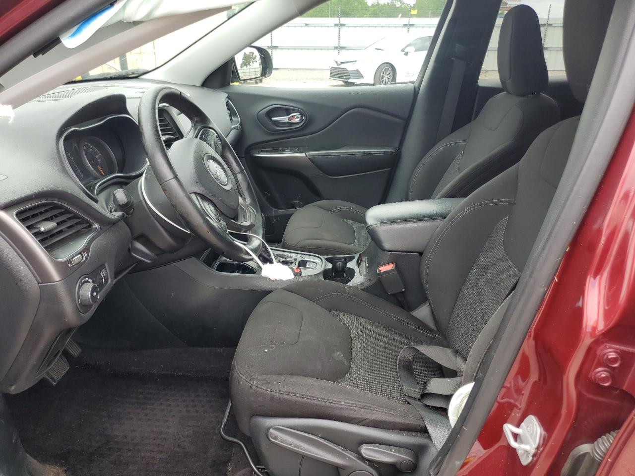 1C4PJLCB5KD263087 2019 Jeep Cherokee Latitude