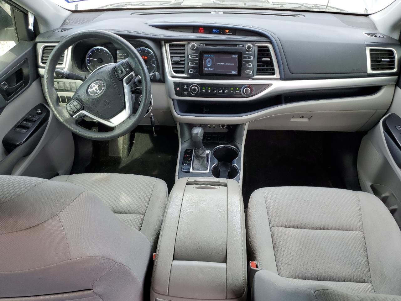 5TDZARFH8KS060551 2019 Toyota Highlander Le