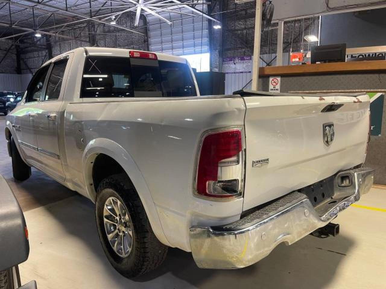 2016 Ram 1500 Laramie vin: 1C6RR6JM9GS175113