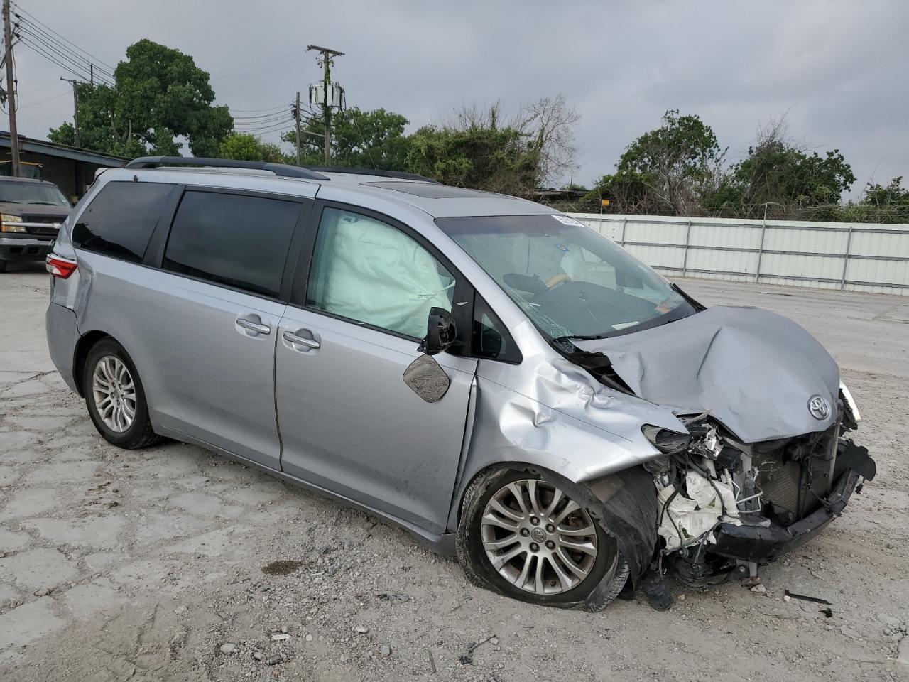 5TDYK3DC2FS664728 2015 Toyota Sienna Xle