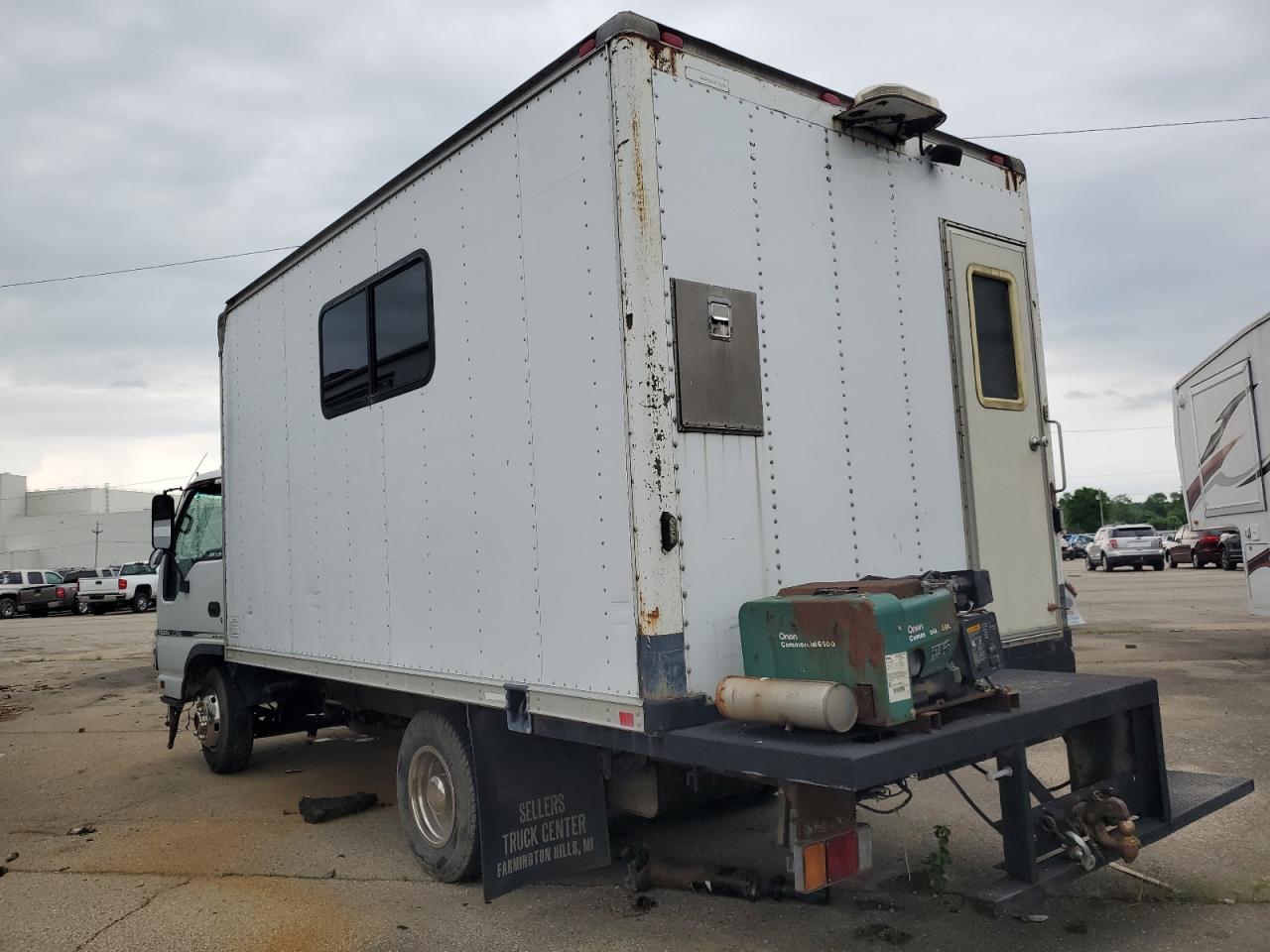 Lot #2978850933 2007 ISUZU NPR