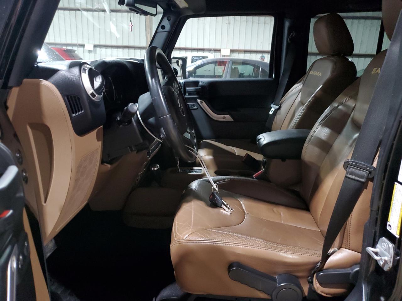 1C4HJWEG4EL252817 2014 Jeep Wrangler Unlimited Sahara