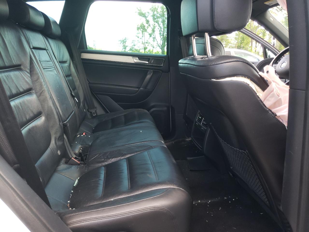 WVGRF7BP0HD006146 2017 Volkswagen Touareg Wolfsburg