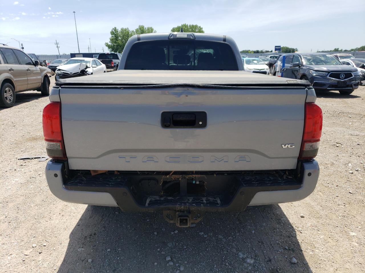 3TMDZ5BN9JM050424 2018 Toyota Tacoma Double Cab