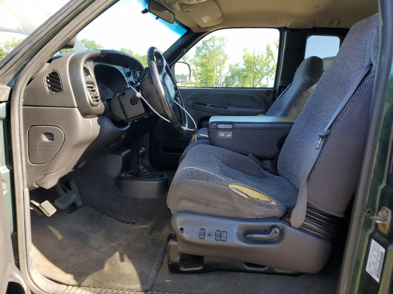 3B7KF23Z22M207308 2002 Dodge Ram 2500