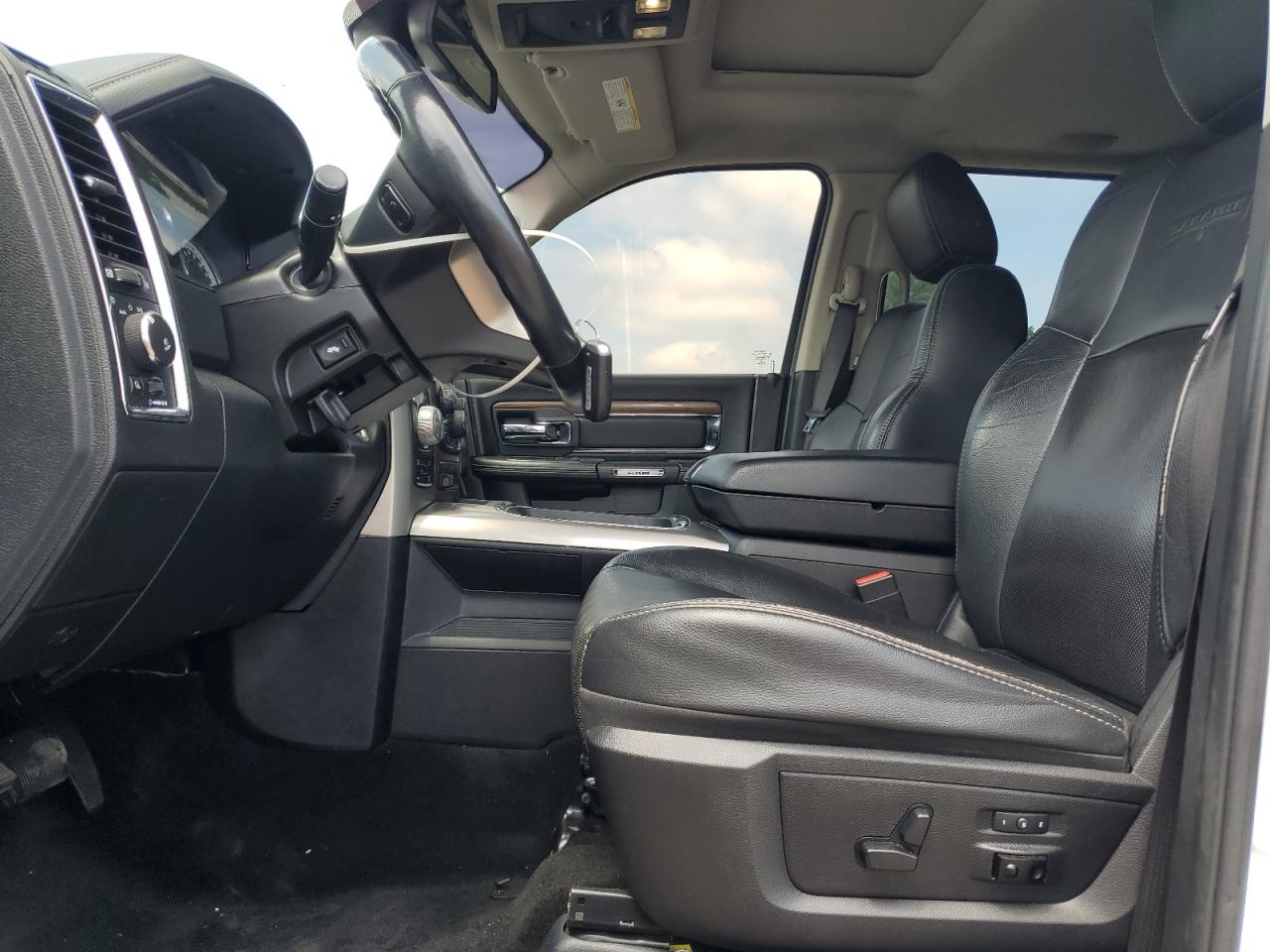 1C6RR7NT9GS115565 2016 Ram 1500 Laramie