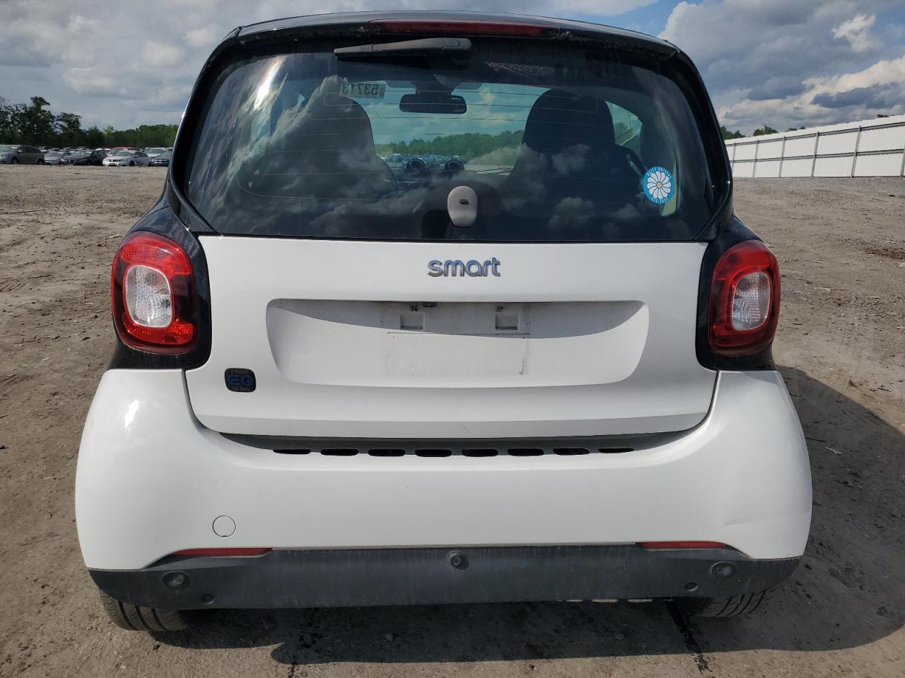 WMEFJ9BA6JK301574 2018 Smart Fortwo