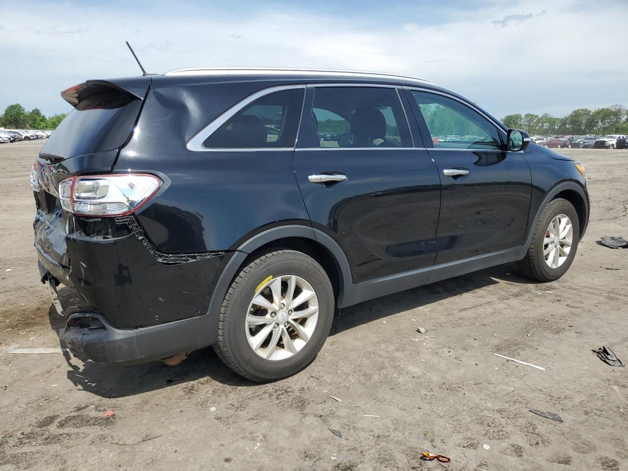 5XYPG4A3XHG273785 2017 Kia Sorento Lx